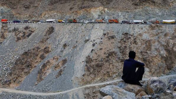 Korean Tourists Highlight Travel Hardships as Protests Disrupt KKH in Northern Pakistan
