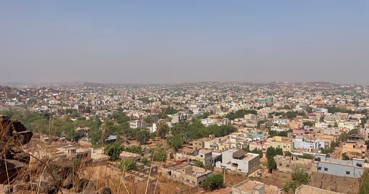 Mali defence chief killed as key town reportedly falls to separatists