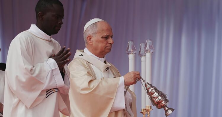 Pope Leo calls for Angolans to fight corruption in Sunday Mass