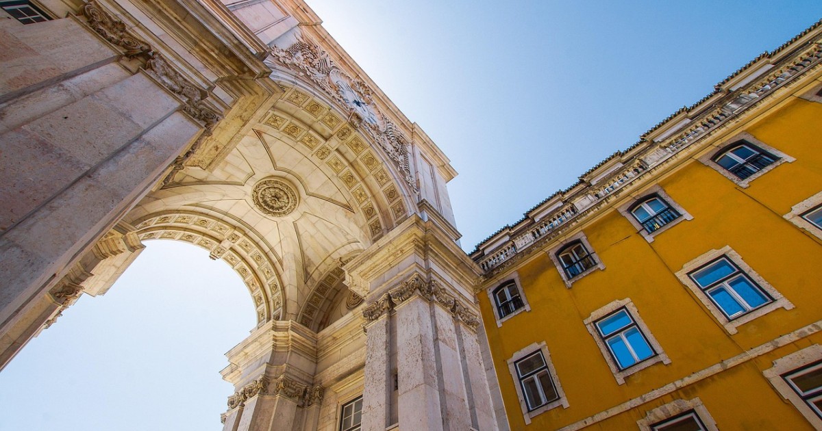 Portuguese city earns TripAdvisor 2026 destination award — idealista/news