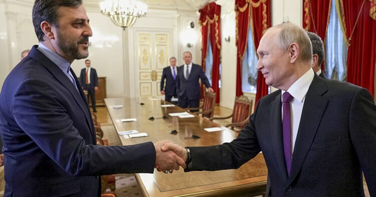 Putin says Russia ready to support peace efforts in Middle East