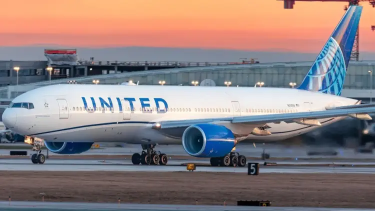 United Airlines Boeing 777