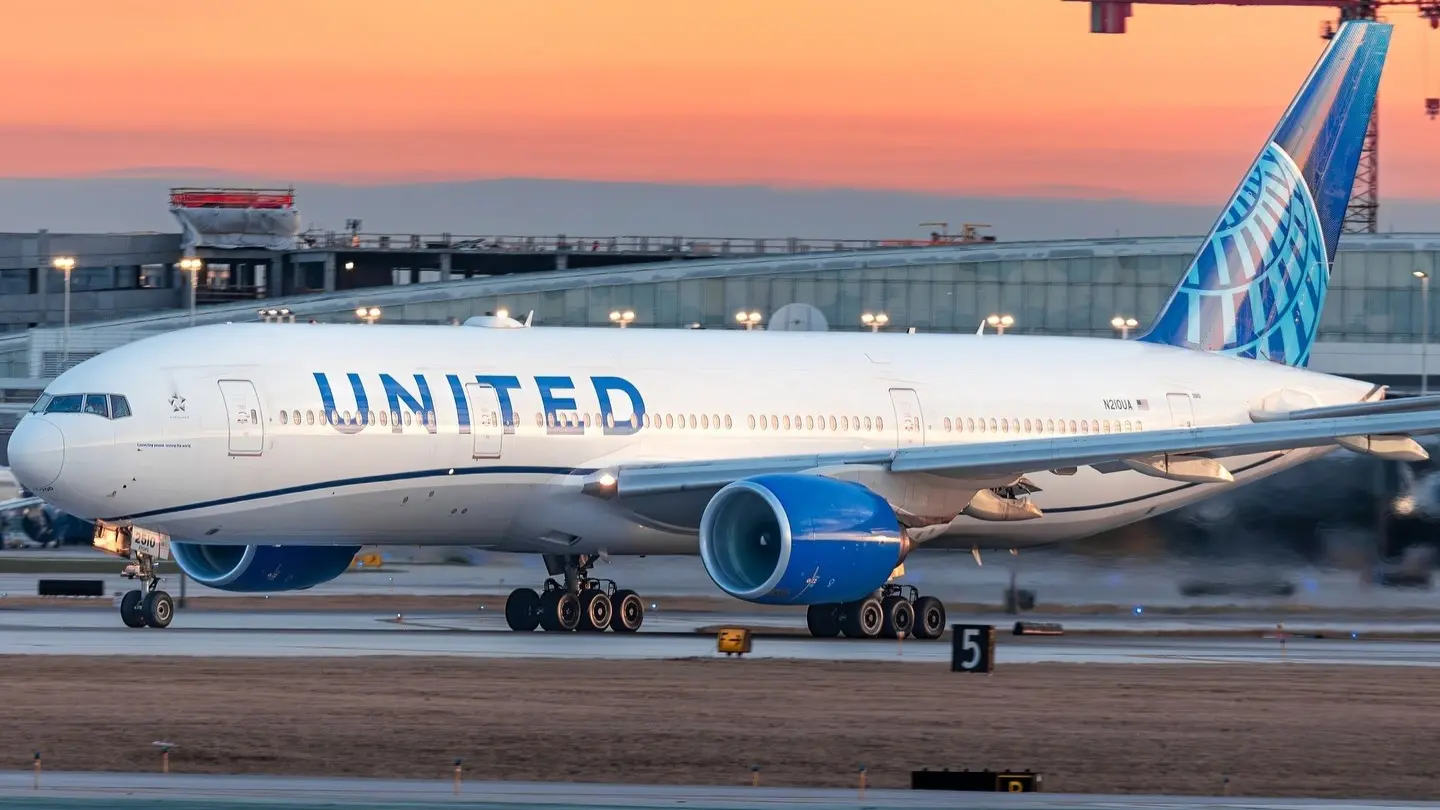 United Airlines Boeing 777