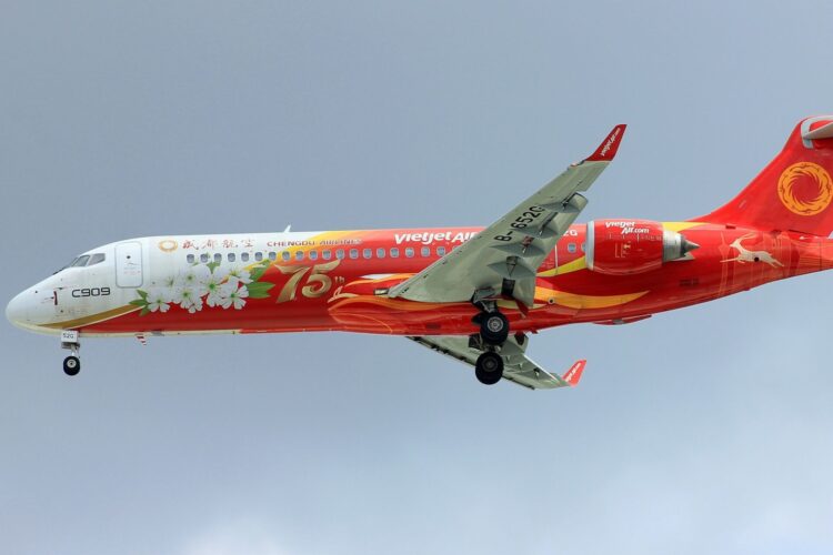 VietJet signs lease agreement for 10 COMAC C909 aircraft