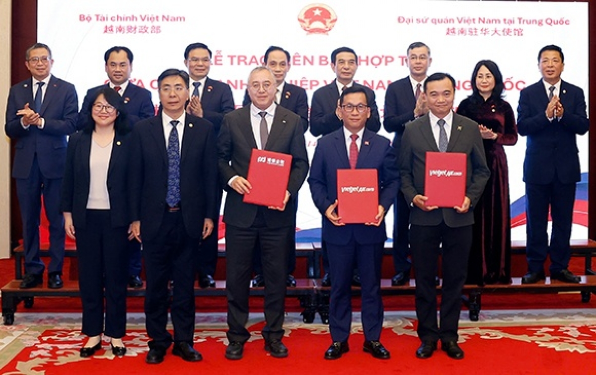 Vietjet signs agreement for finance lease of 10 COMAC aircraft