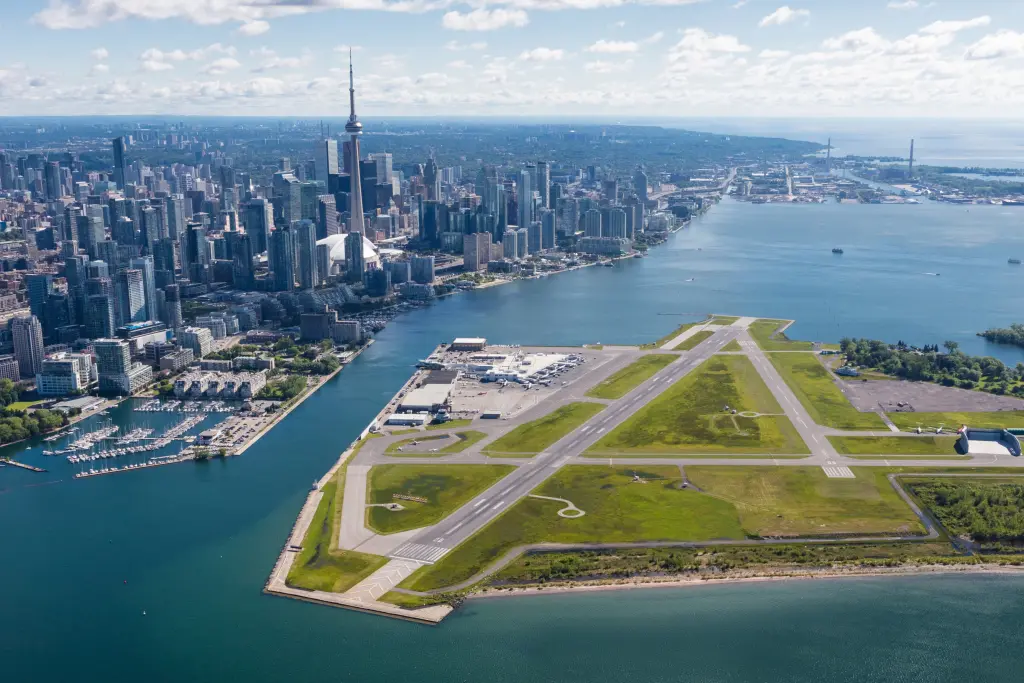 Ontario government tries to take partial control of Toronto’s City airport; now the fun starts