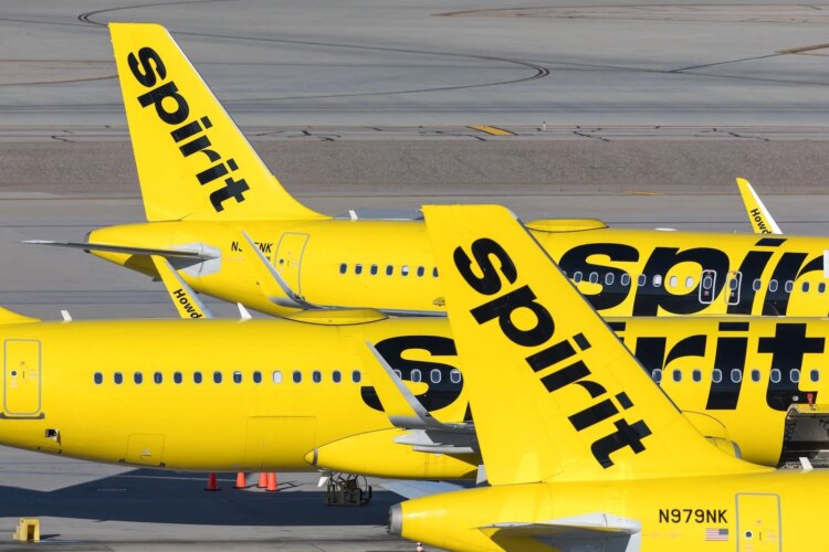 Major US airlines offer rescue fares to stranded Spirit passengers