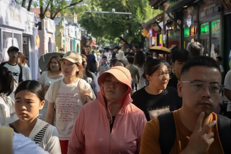 Chinese authorities will strengthen warnings for citizens planning to visit countries or areas facing serious risks from armed conflict, crime, natural disasters, major accidents or infectious disease outbreaks.
