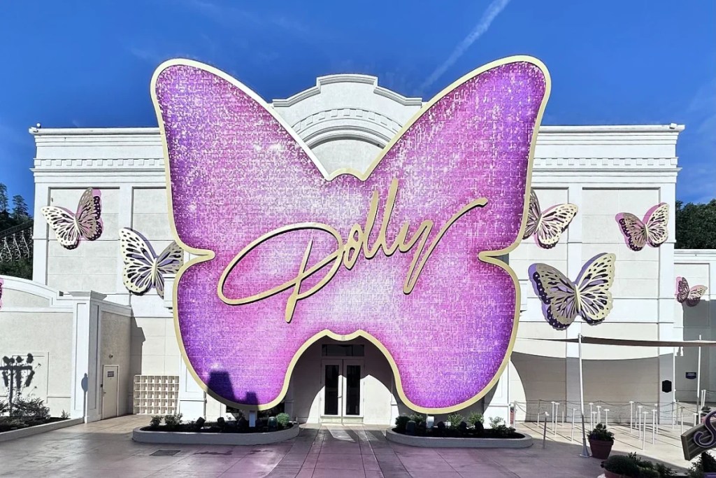 Theme Parks Keep Closing. Why Dolly Parton's Dollywood Bucks the Trend.