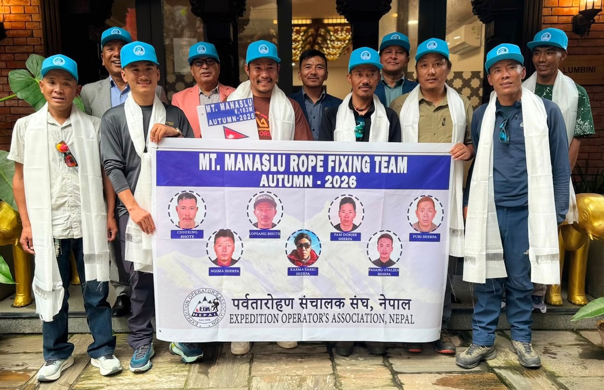 Nepal dispatches team to open Manaslu route for autumn climbers