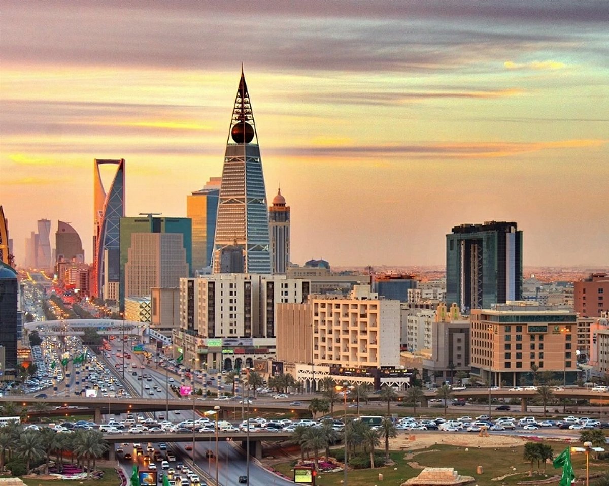 Saudi Arabia Plans Minimum Hotel Staffing Ratios as Tourism Booms, Up to Three Employees Per Room