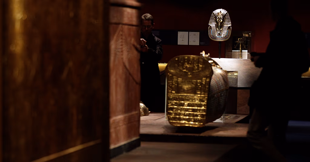 US returns dozens of smuggled artifacts from three different eras to Egypt